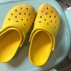 yellow kids crocs size 4